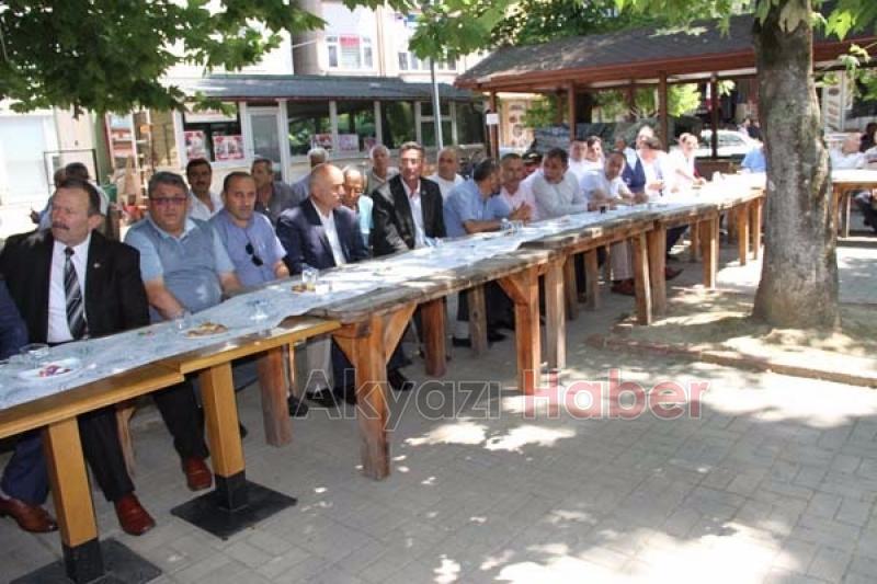 Akyazı Protokolü Halkla Bayramlaştı