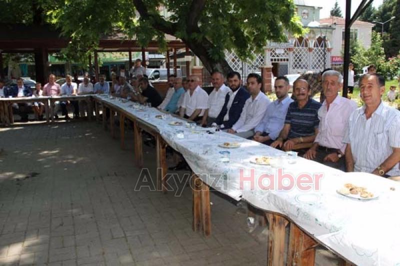 Akyazı Protokolü Halkla Bayramlaştı