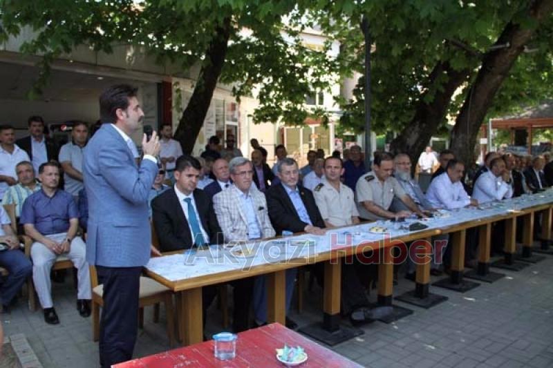 Akyazı Protokolü Halkla Bayramlaştı