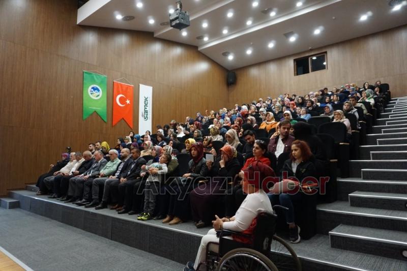 Akyazı SAMEKte yılsonu sergi gerçekleştirildi