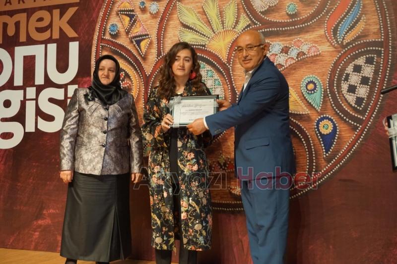 Akyazı SAMEKte yılsonu sergi gerçekleştirildi