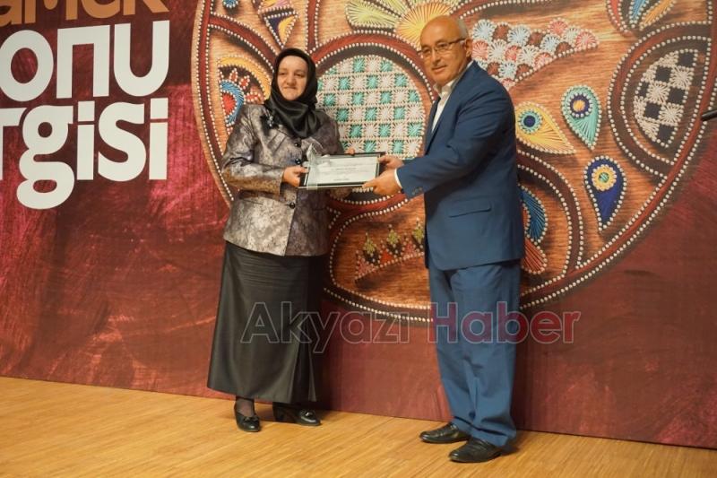 Akyazı SAMEKte yılsonu sergi gerçekleştirildi