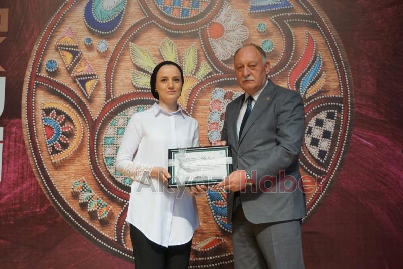 Akyazı SAMEKte yılsonu sergi gerçekleştirildi