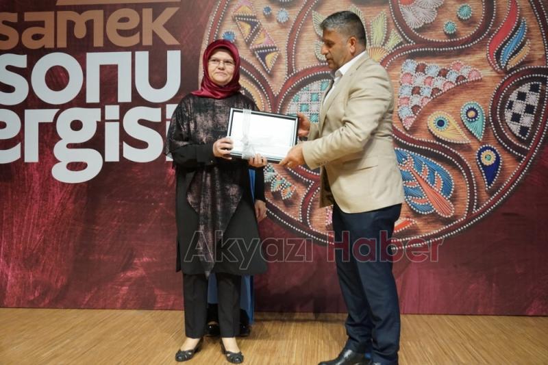 Akyazı SAMEKte yılsonu sergi gerçekleştirildi