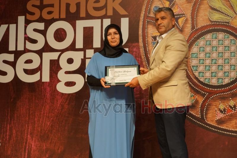 Akyazı SAMEKte yılsonu sergi gerçekleştirildi