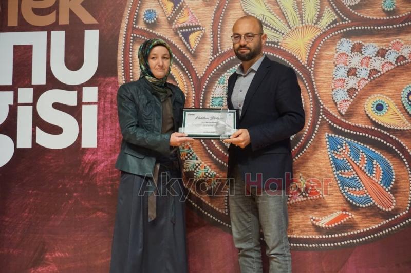 Akyazı SAMEKte yılsonu sergi gerçekleştirildi