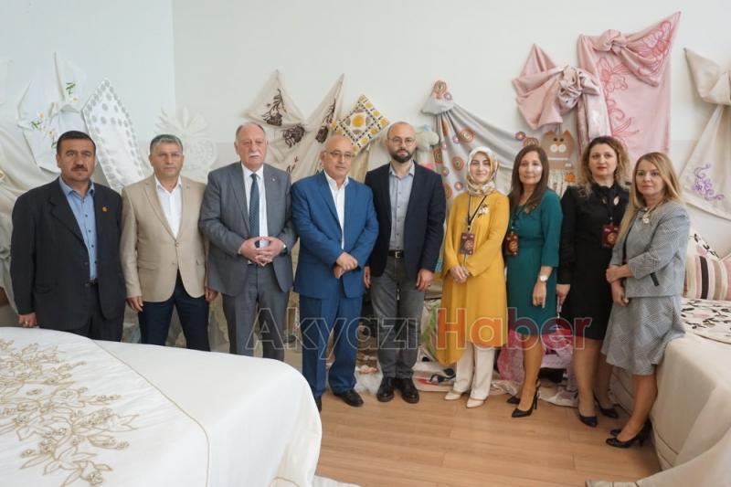 Akyazı SAMEKte yılsonu sergi gerçekleştirildi