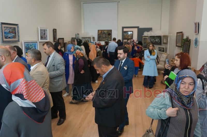 Akyazı SAMEKte yılsonu sergi gerçekleştirildi