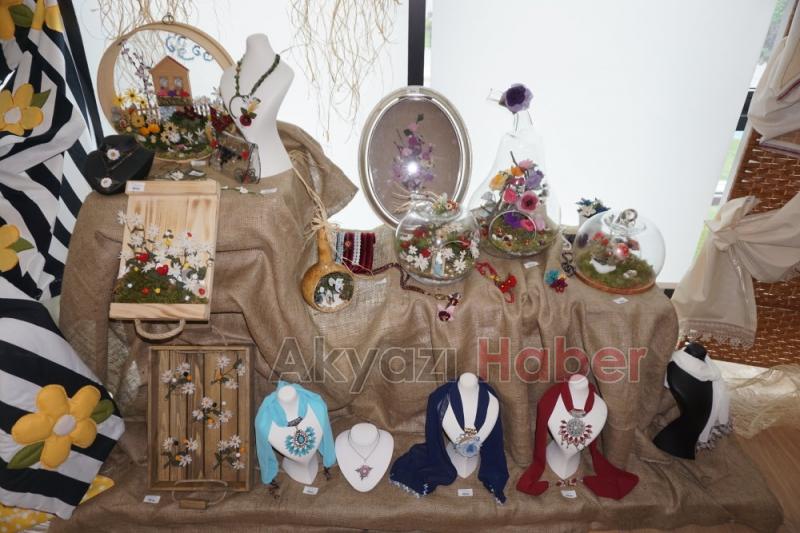 Akyazı SAMEKte yılsonu sergi gerçekleştirildi