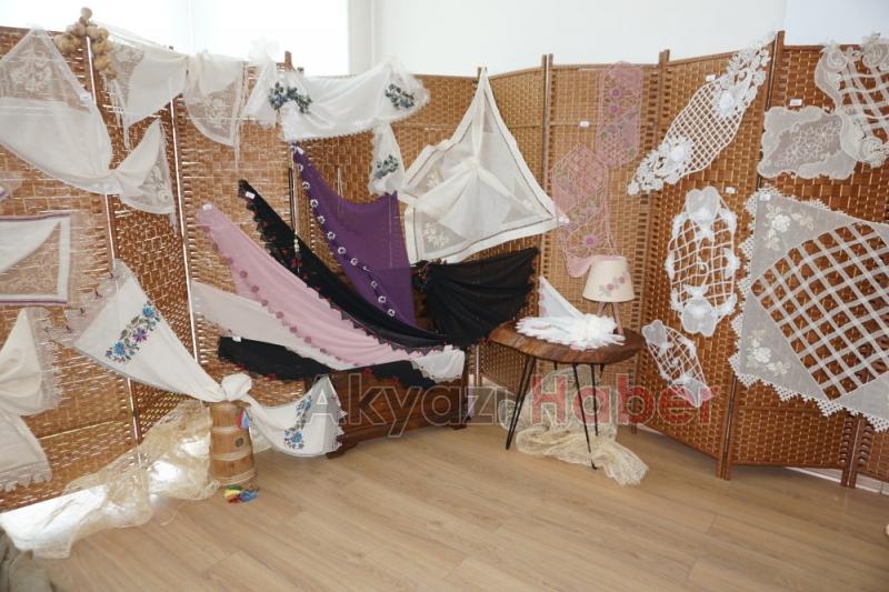 Akyazı SAMEKte yılsonu sergi gerçekleştirildi