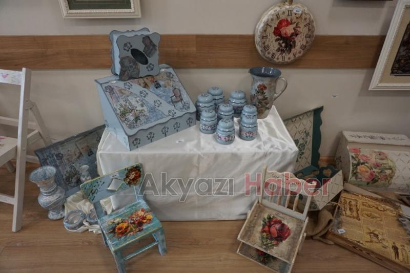 Akyazı SAMEKte yılsonu sergi gerçekleştirildi