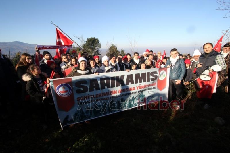 AKYAZI SARIKAMIŞ ŞEHİTLERİ ANISINA AKSARTEPE ZİRVESİNE YÜRÜDÜ