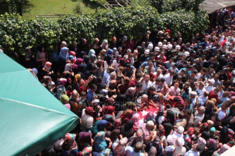 Akyazı Şehidini Son Yolculuğuna Uğurluyor