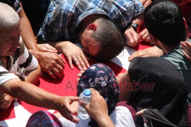 Akyazı Şehidini Son Yolculuğuna Uğurluyor