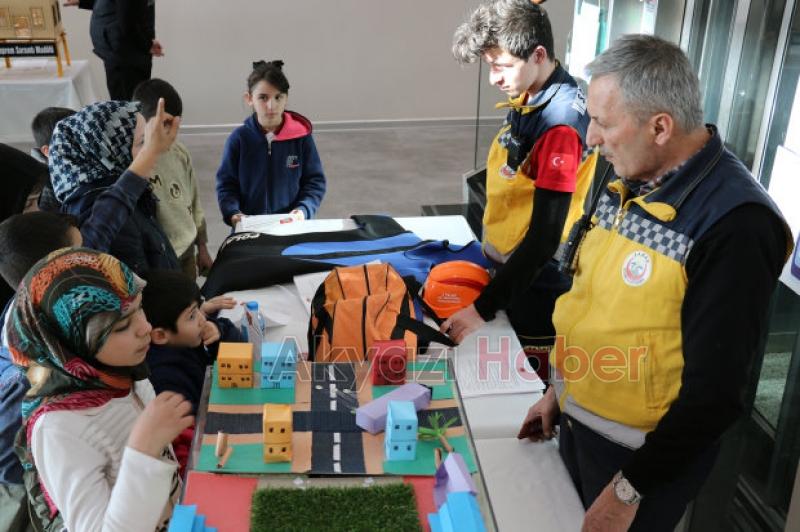 Akyazı SGM de Deprem Haftası etkinliği