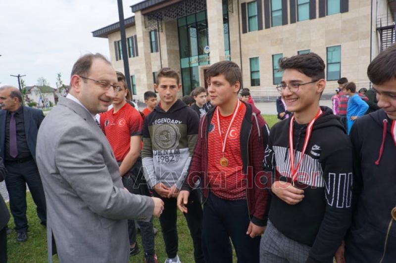 AKYAZI SGMDE DAVRANIŞSAL BAĞIMLILIKLARla MüCADELE ETKiNLiKLERi YAPILDI