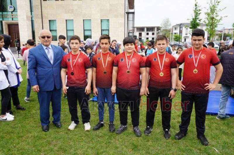 AKYAZI SGMDE DAVRANIŞSAL BAĞIMLILIKLARla MüCADELE ETKiNLiKLERi YAPILDI