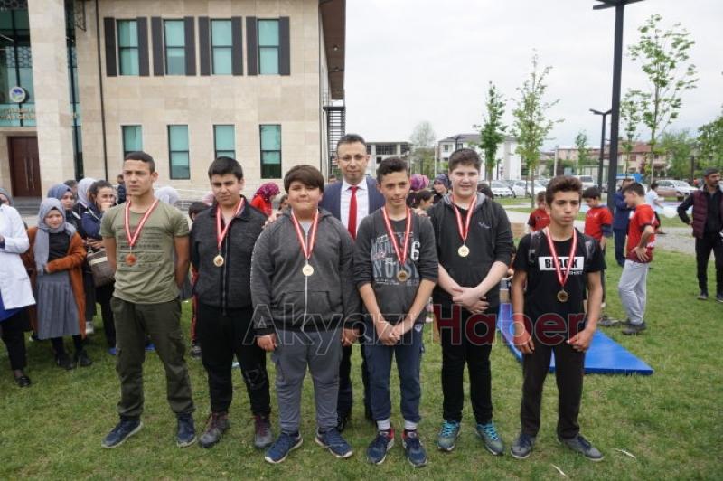 AKYAZI SGMDE DAVRANIŞSAL BAĞIMLILIKLARla MüCADELE ETKiNLiKLERi YAPILDI