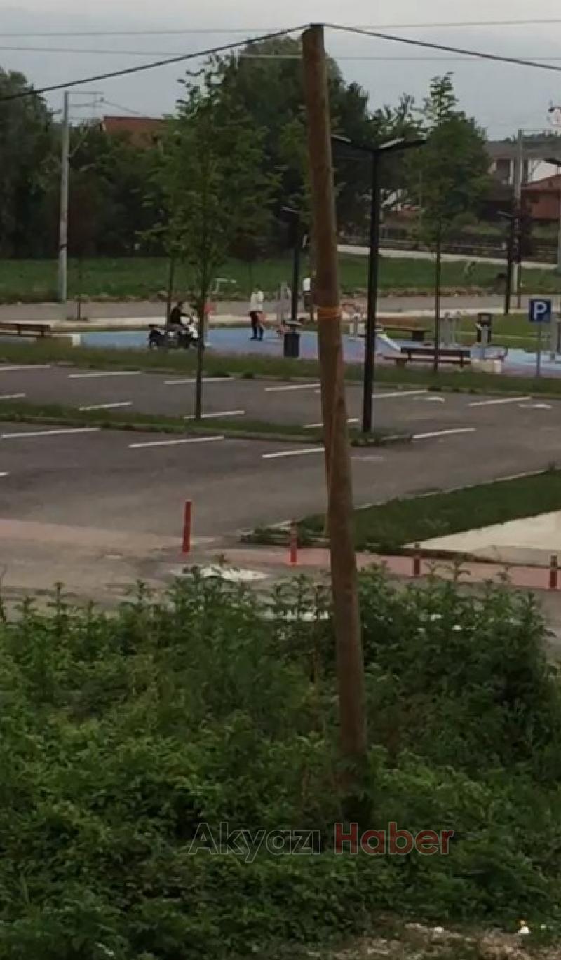   Akyazı SGM’de Haylaz Gençler Vatandaşı İsyan Ettirdi