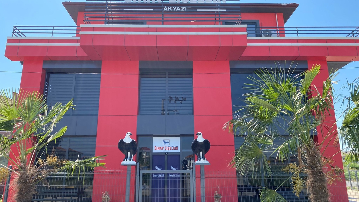 Akyazı Sınav Lisesi seviye sınıfları ve uzman kadrosuyla hizmetinizde!