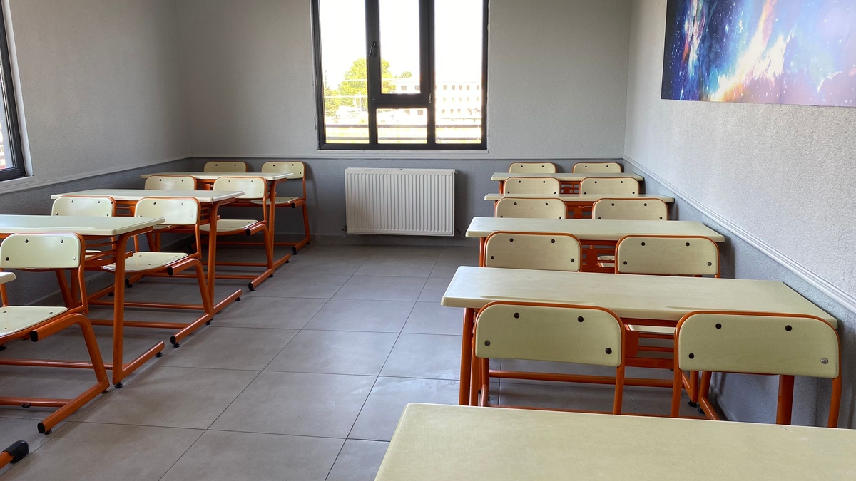 Akyazı Sınav Lisesi seviye sınıfları ve uzman kadrosuyla hizmetinizde!