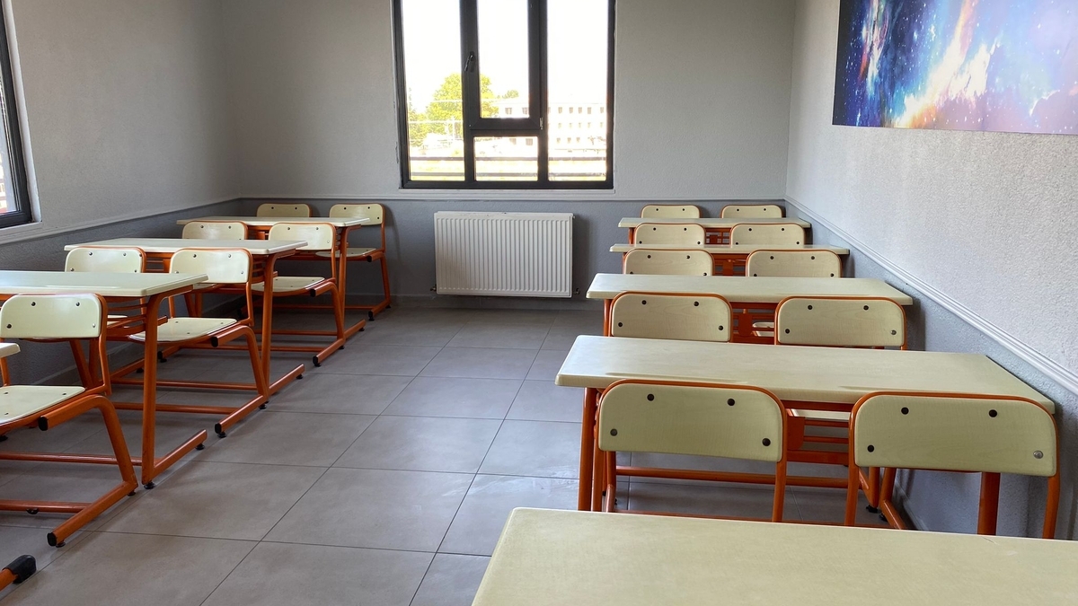 Akyazı Sınav Lisesi seviye sınıfları ve uzman kadrosuyla hizmetinizde!