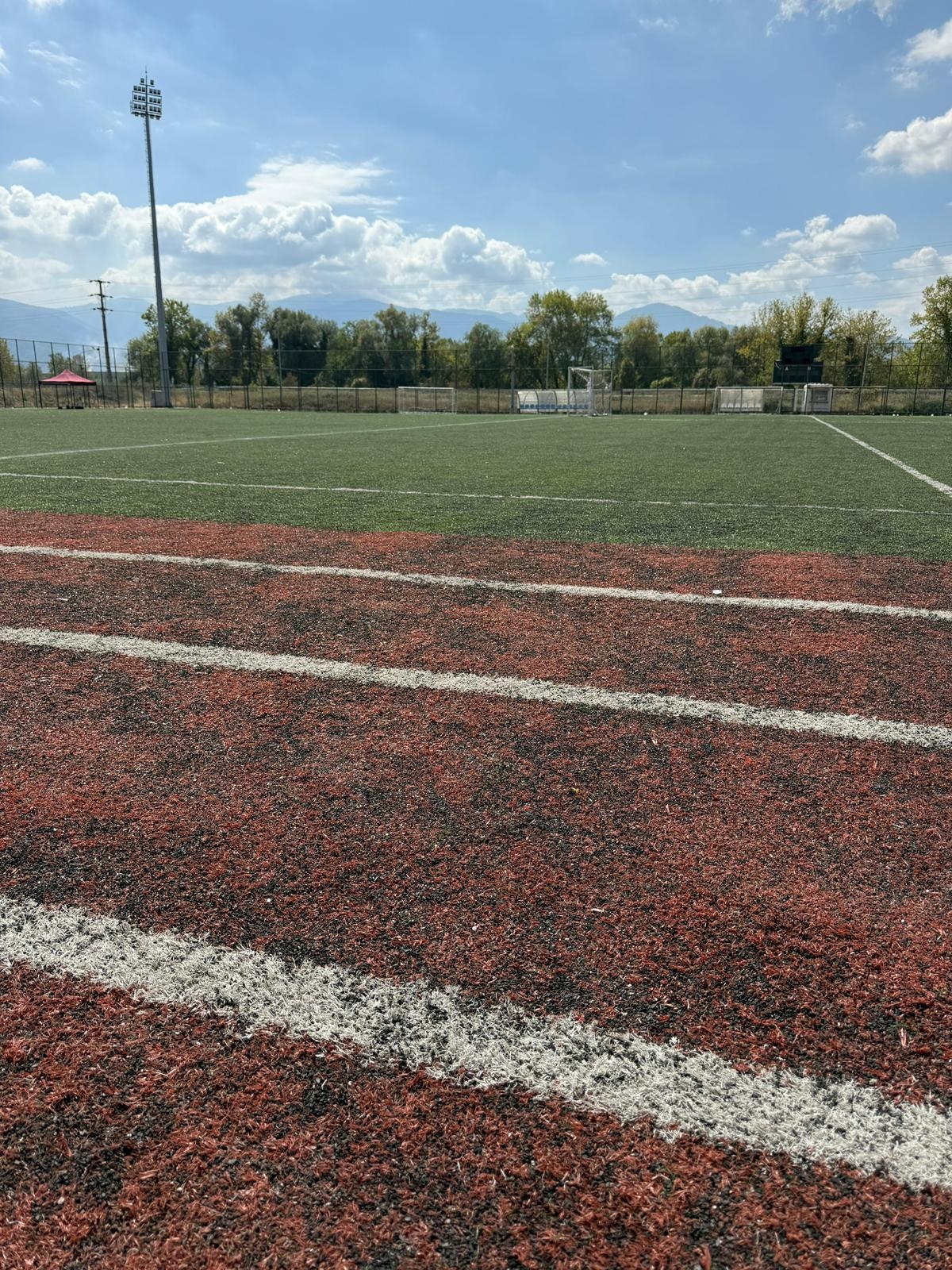 Akyazı Stadyumu'nda zemin mayın tarlasına döndü
