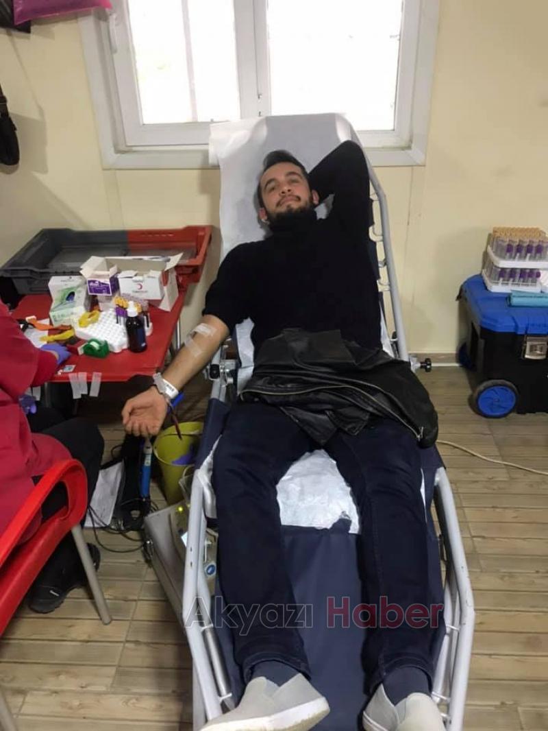 Akyazı Taşburun Gençlik Kulübünden Kızılaya kan bağışı