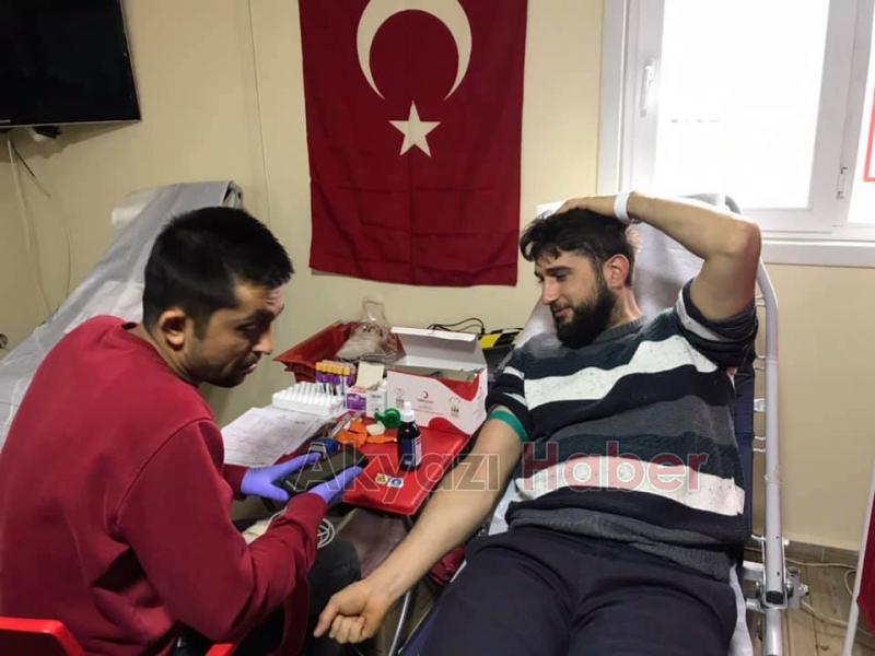 Akyazı Taşburun Gençlik Kulübünden Kızılaya kan bağışı