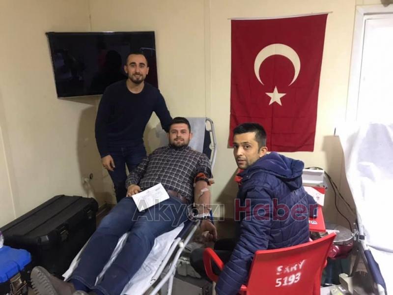 Akyazı Taşburun Gençlik Kulübünden Kızılaya kan bağışı