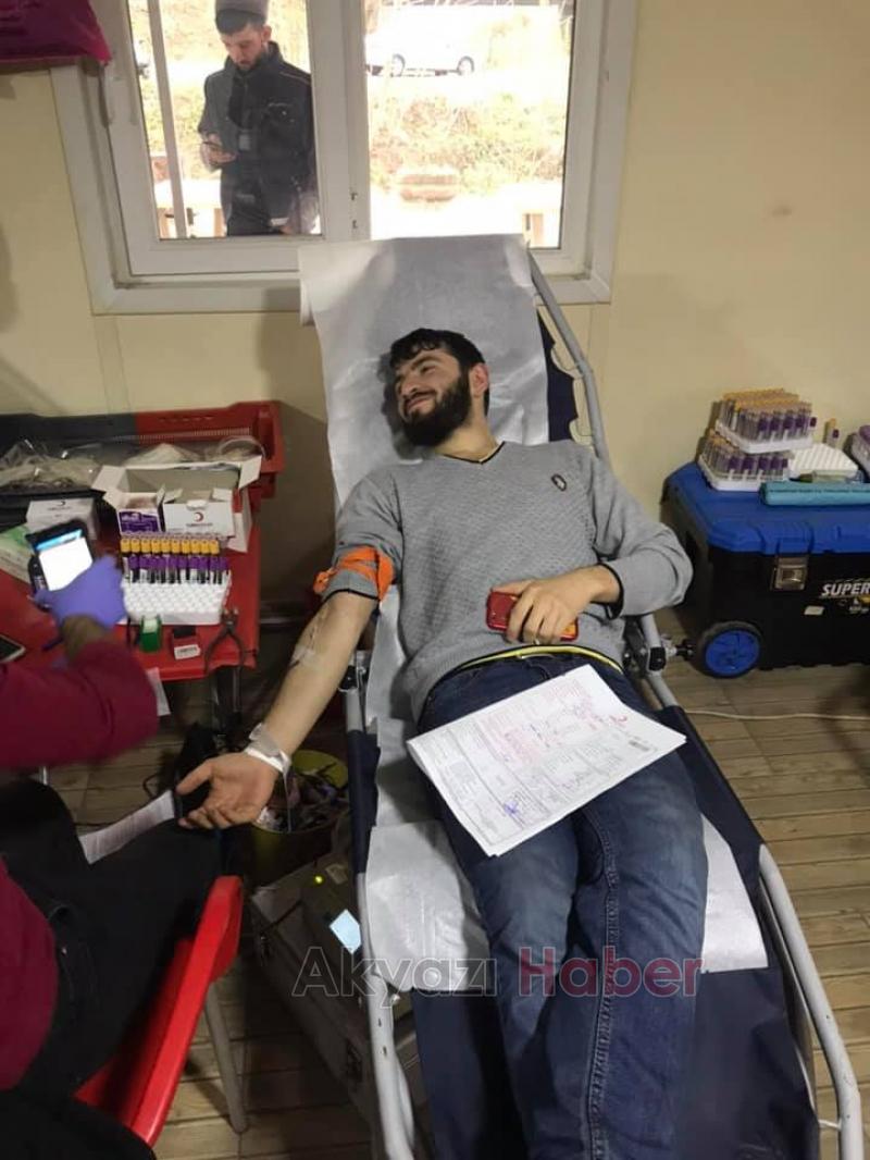 Akyazı Taşburun Gençlik Kulübünden Kızılaya kan bağışı