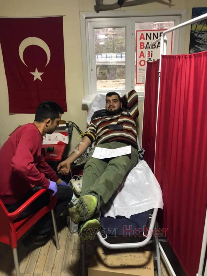 Akyazı Taşburun Gençlik Kulübünden Kızılaya kan bağışı
