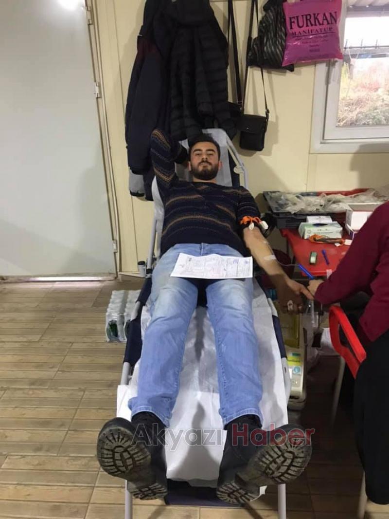 Akyazı Taşburun Gençlik Kulübünden Kızılaya kan bağışı