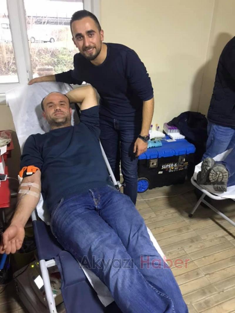 Akyazı Taşburun Gençlik Kulübünden Kızılaya kan bağışı