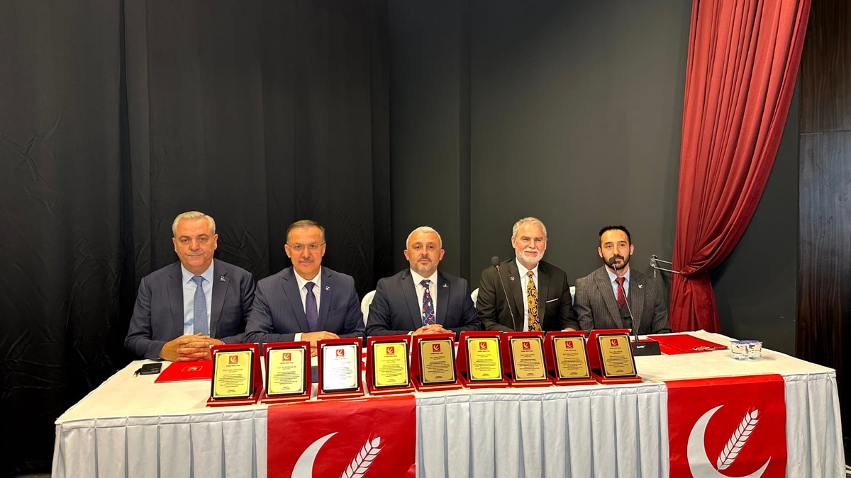 Akyazı Teşkilatına İl Divan Toplantısında Çift Ödül