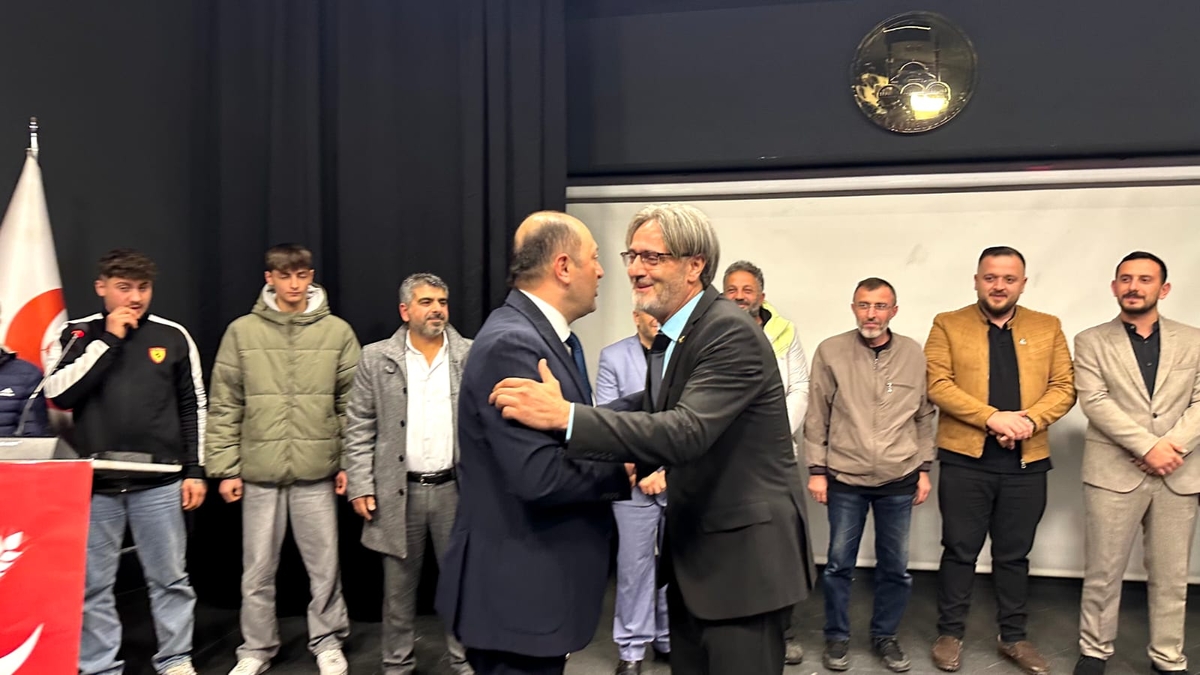 Akyazı Teşkilatına İl Divan Toplantısında Çift Ödül