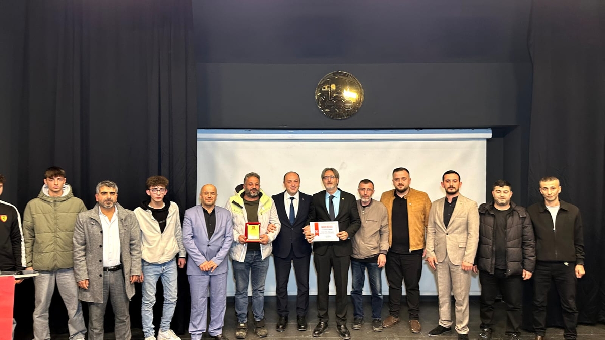 Akyazı Teşkilatına İl Divan Toplantısında Çift Ödül