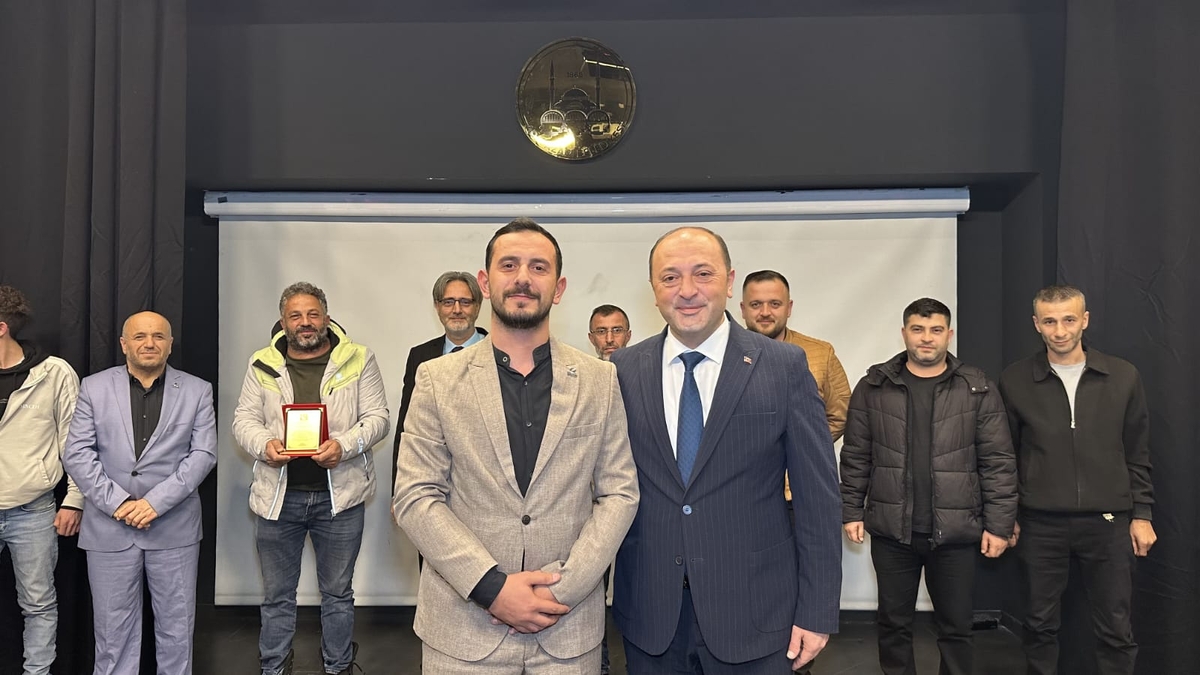 Akyazı Teşkilatına İl Divan Toplantısında Çift Ödül