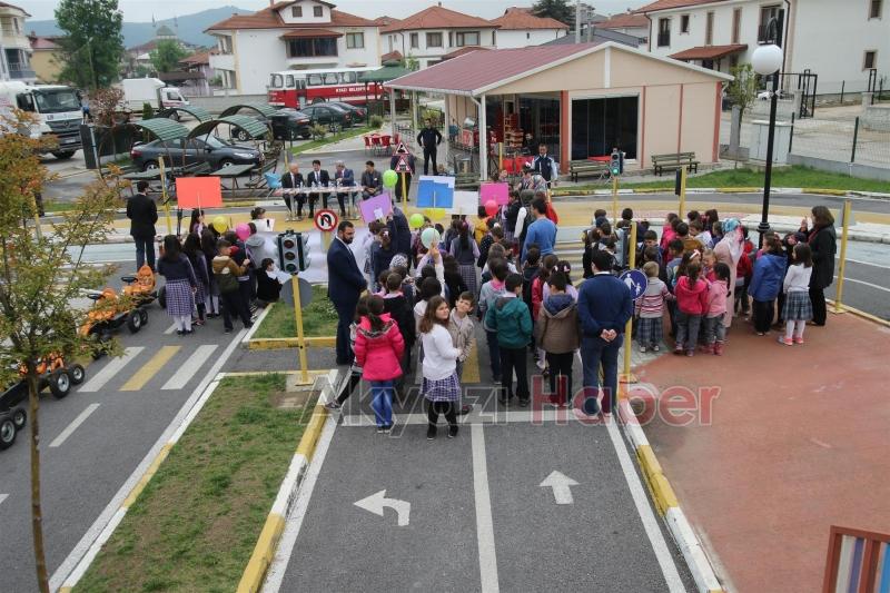 AKYAZI TRAFİK ve İLKYARDIM HAFTASI KUTLANDI