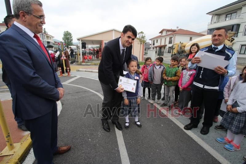 AKYAZI TRAFİK ve İLKYARDIM HAFTASI KUTLANDI