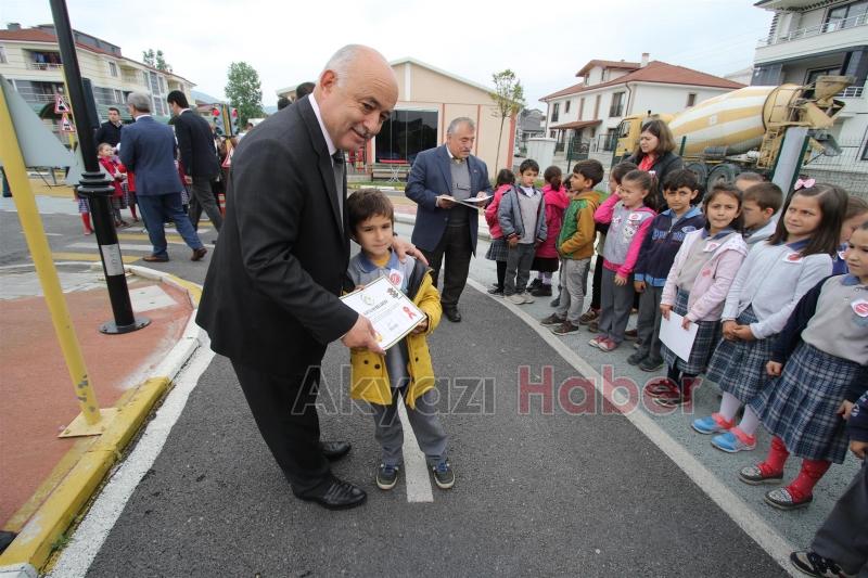 AKYAZI TRAFİK ve İLKYARDIM HAFTASI KUTLANDI