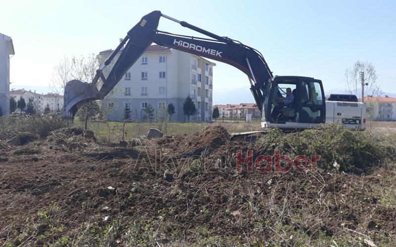  AKYAZI TSO  TOBB  OKULU İNŞAATINA İLK KAZMA VURULDU