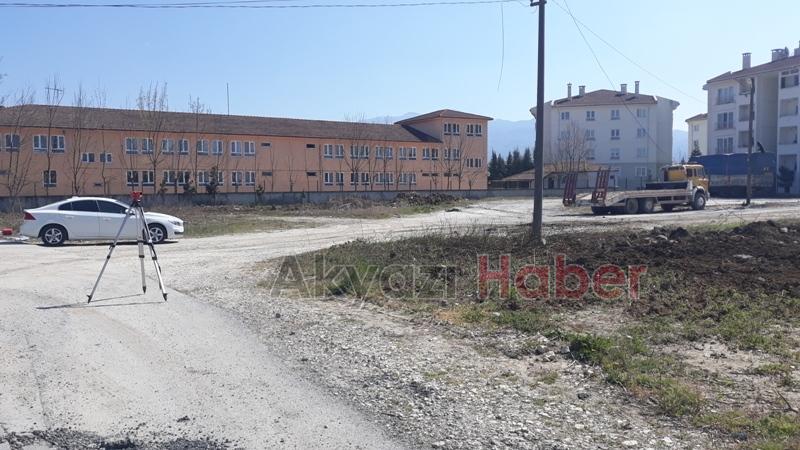  AKYAZI TSO  TOBB  OKULU İNŞAATINA İLK KAZMA VURULDU