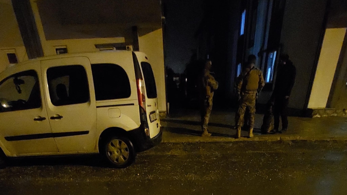 Akyazı ve Adapazarı'nda uyuşturucu operasyonu