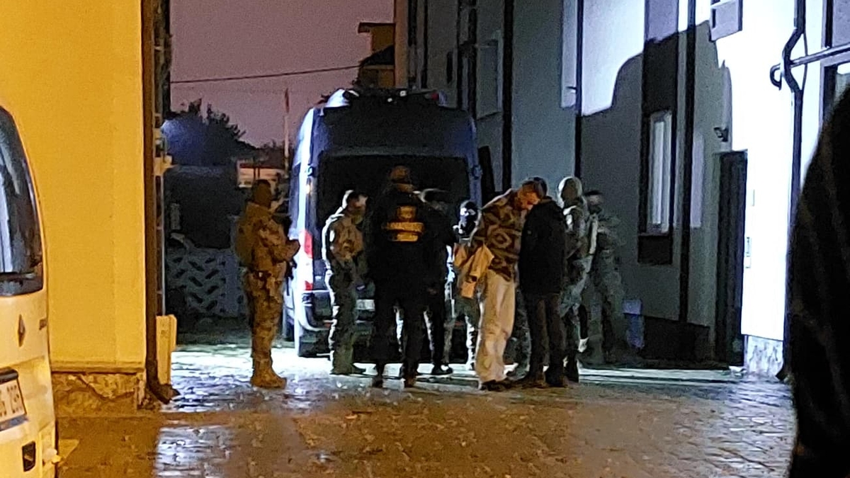 Akyazı ve Adapazarı'nda uyuşturucu operasyonu