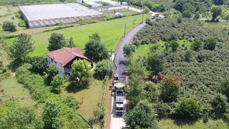 Akyazı ve Karapürçekte asfalt yenileme çalışmaları başladı