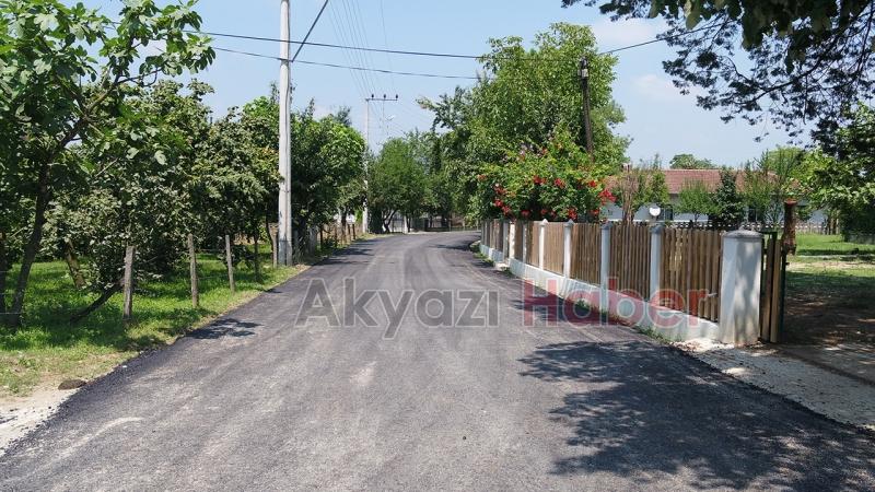 Akyazı ve Karapürçekte asfalt yenileme çalışmaları başladı