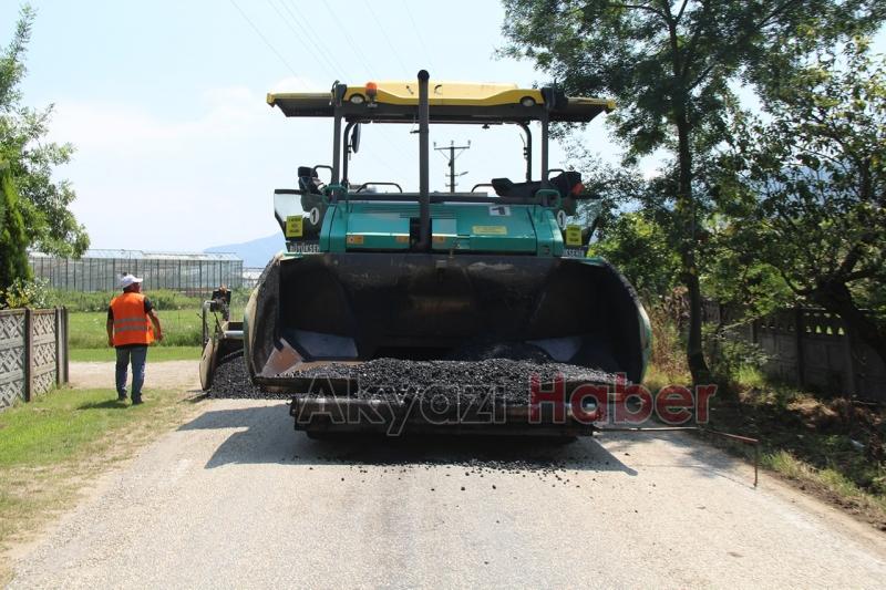 Akyazı ve Karapürçekte asfalt yenileme çalışmaları başladı