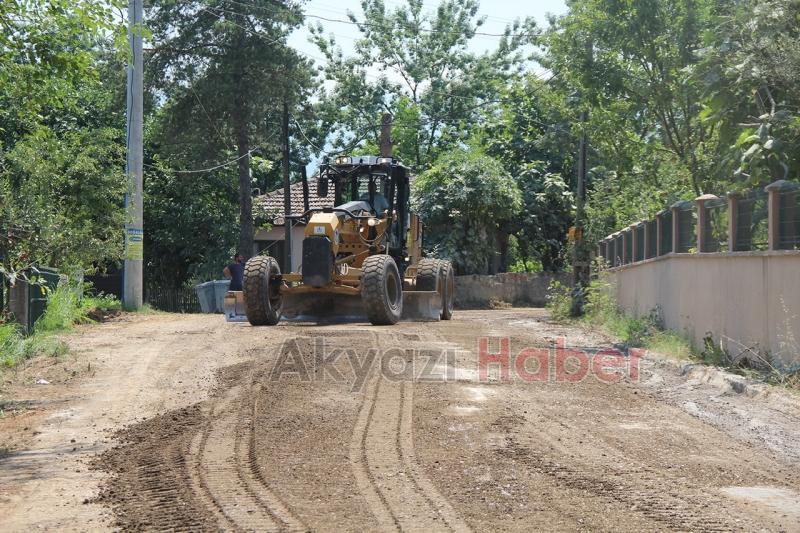 Akyazı ve Karapürçekte asfalt yenileme çalışmaları başladı