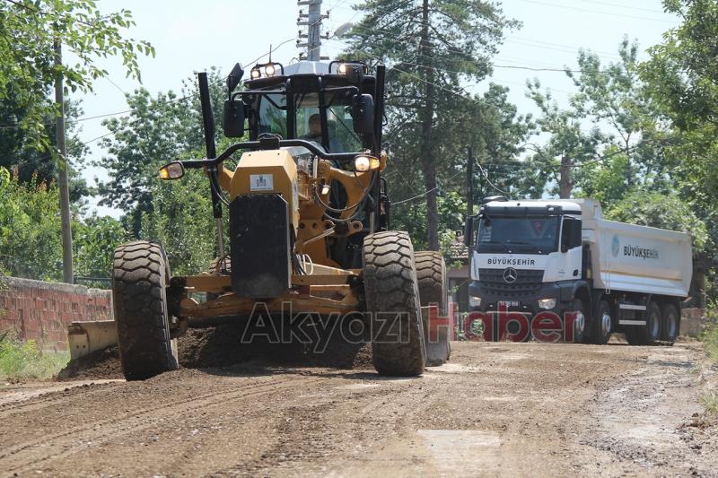Akyazı ve Karapürçekte asfalt yenileme çalışmaları başladı